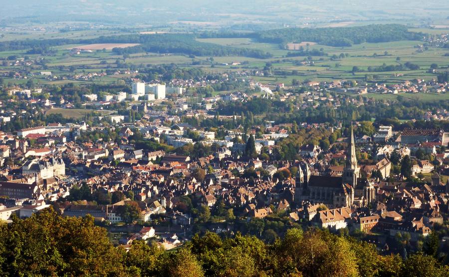 Vue aérienne d'Autun et sa cathédrale Saint-Lazare, Saône-et-Loire